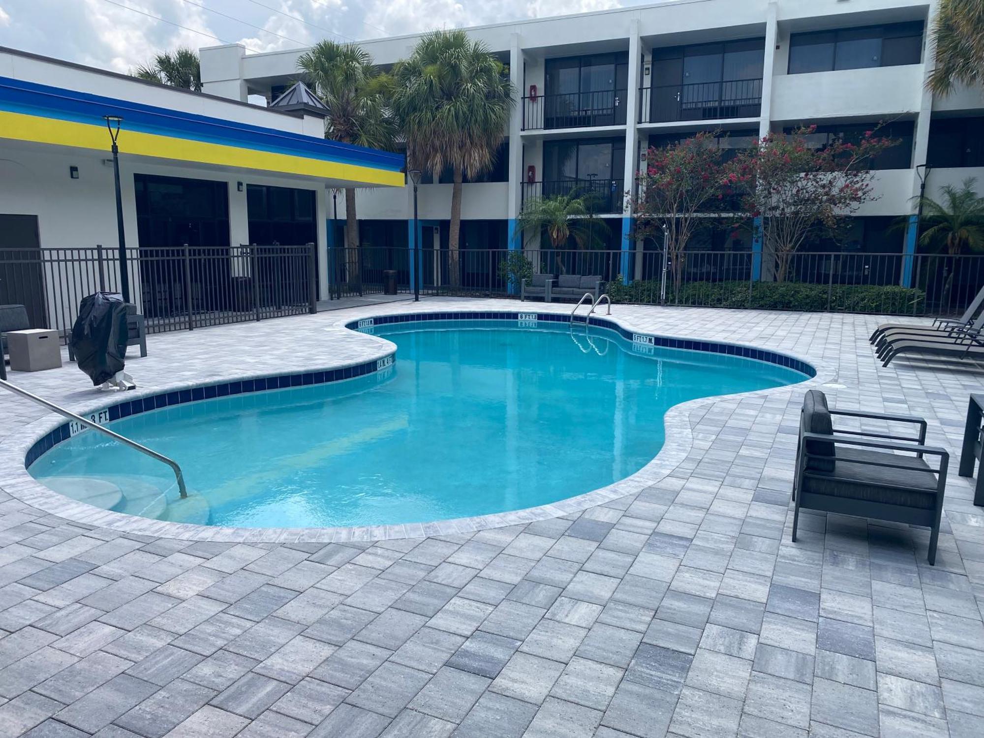 Days Inn & Suites By Wyndham Orlando Airport Exterior foto